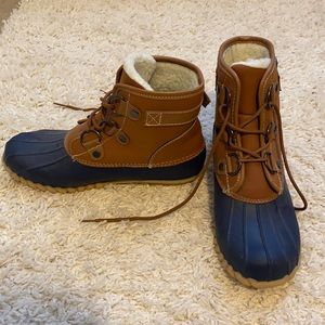 Duck boots